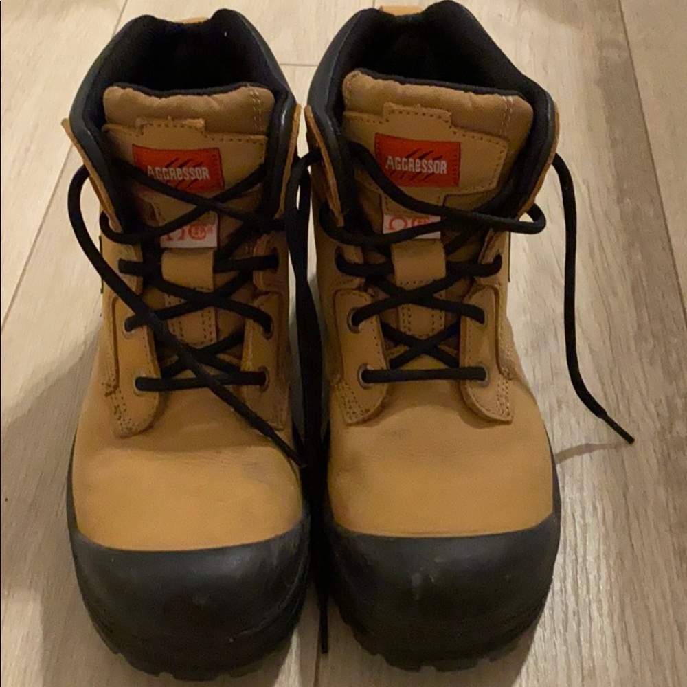 Women’s steel toe work boots size 8.5